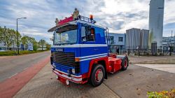 20251019-Tom-Holding-00529